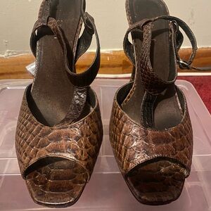 Used size 7 women’s sandals